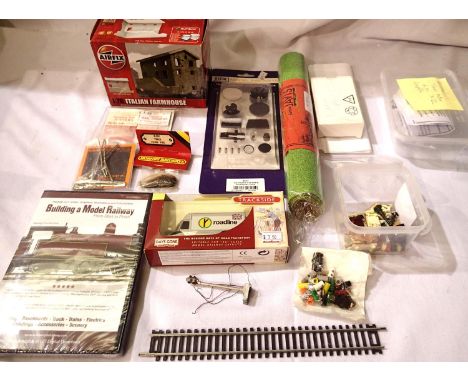 OO scale Model Railway items including, resin farmhouse remains, Dapol track cleaner accessory pack, x2 four wheel tram motor