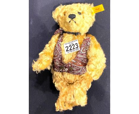 Steiff bear with waistcoat, H: 23 cm. P&amp;P Group 2 (£18+VAT for the first lot and £3+VAT for subsequent lots) 