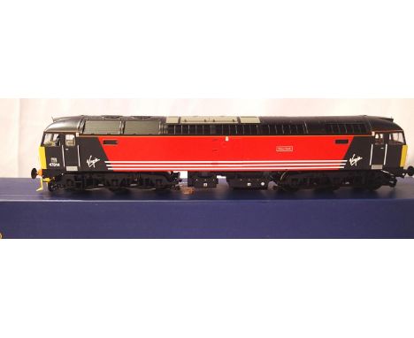 Bachmann 32-819, class 47, Totnes Castle 47814, Virgin Livery, excellent condition, some detail fitted, boxed. P&amp;P Group 