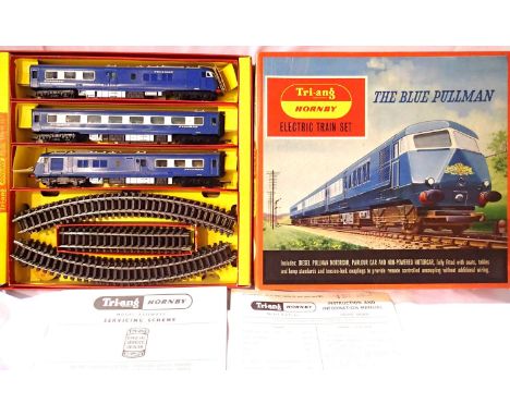 Triang Hornby Blue Pullman train set, R552, power car - centre coach - dummy car, track, paperwork, excellent condition, box 