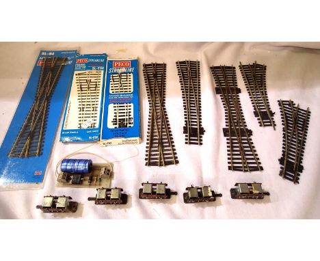 Eight Peco points and crossings OO scale (3x new) others very good used, and five point motors. P&amp;P Group 1 (£14+VAT for 