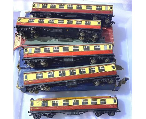 Five Hornby Dublo coaches in blood red/custard, one lacking top. P&amp;P Group 3 (£25+VAT for the first lot and £5+VAT for su