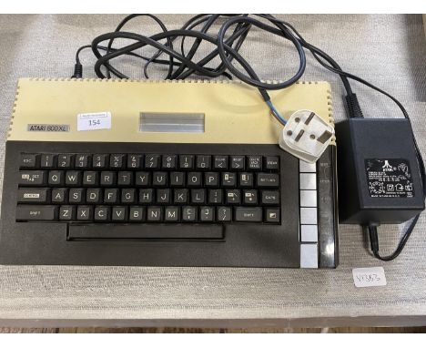 A Atari 800XL console with charger (powers up) 