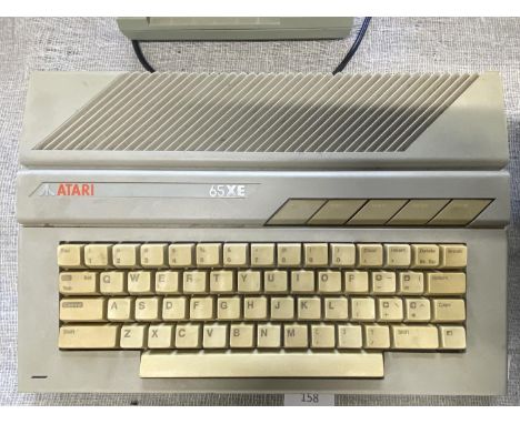 A Atari 65XE console (powers up, no leads) 