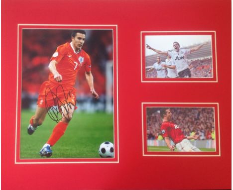 Robin Van Persie 20x16 mounted signature piece includes superb, signed colour photo playing for Holland and two unsigned play