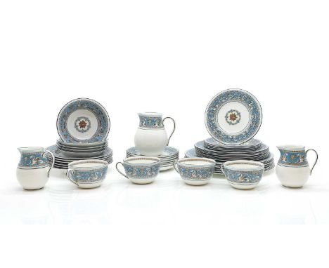 A Wedgwood Florentine pattern tea and dinner service comprising six dinner plates, 27.5cm diameter, six dessert plates, 23cm 