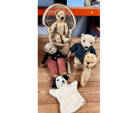 6 items to include one 35cm 1940's English bear, one 30cm Chad Valley bear, one 1950's Sooty hand puppet, one 35cm Norah Well