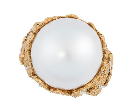 A VINTAGE PEARL DRESS RING, BUCCELLATI in 18ct yellow gold, set with a cultured pearl of 16.0mm, in an ornate setting formed 