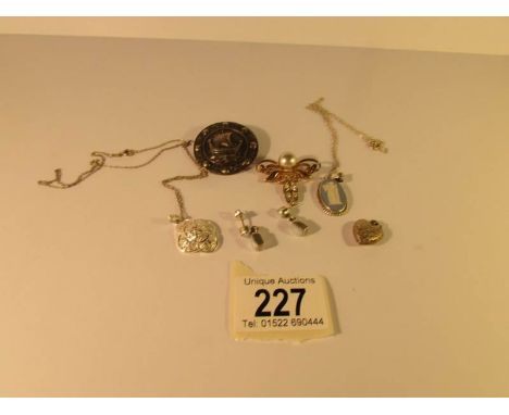 2 silver brooches, 2 silver pendants together with a pair of cultured pearl and silver earrings