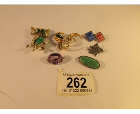6 vintage brooches, 4 set with jade, amethyst, enamel and shamrocks, an owl brooch and a spray brooch
