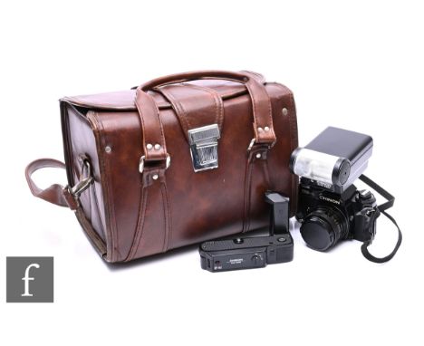 A Chinon CE-4 35mm SLR, serial no. 214163, in black, with a Auto Chinon multi-coated 1:1.7 50mm lens, together with assorted 