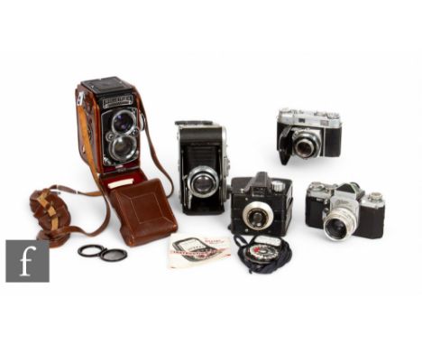 A Rolleiflex 2,8 E2 - Model K7E2, Serial No. E2 2354391, Carl Zeiss Nr 2381717 lens, in leather case with Rolleinar lens and 