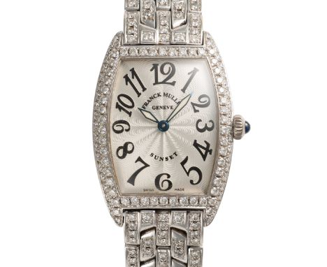 AN IMPRESSIVE LADY'S 18K SOLID WHITE GOLD & DIAMOND FRANCK MULLER SUNSET BRACELET WATCHCIRCA 2010, REF. 1752QZ WITH GUILLOCHE