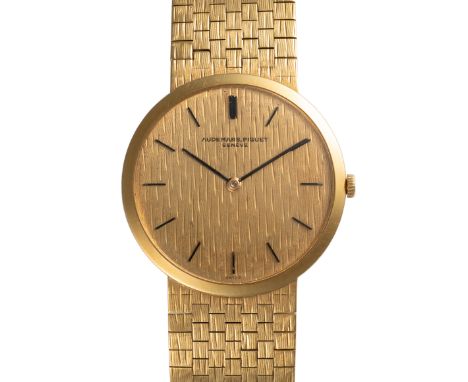A FINE GENTLEMAN'S SIZE 18K SOLID GOLD AUDEMARS PIGUET BRACELET WATCH CIRCA 1960s, ACCOMPANIED BY ITS ORIGINAL AUDEMARS PIGUE