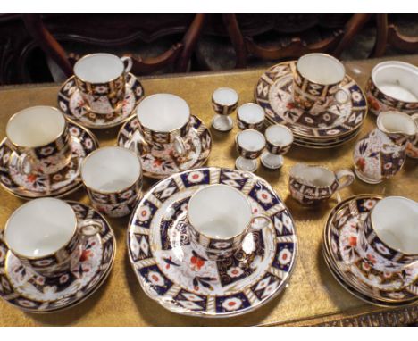 A Crown Derby patterned part dinner, tea and breakfast service 38 pieces 
