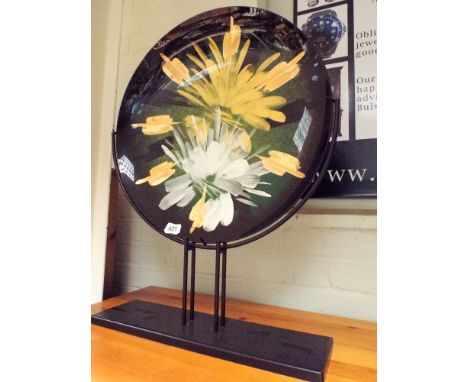 Circular painted metal tray on stand to make fire screen 