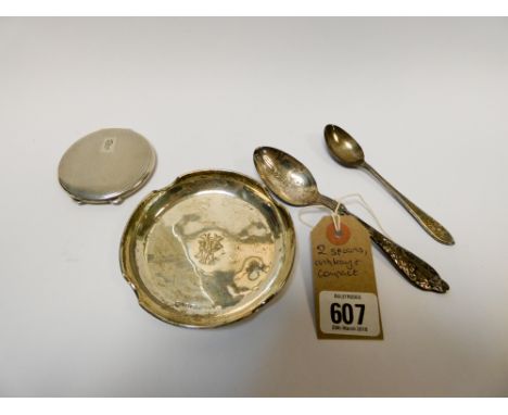 A collection of small silver ware to include compact, ashtray and 2 spoons.