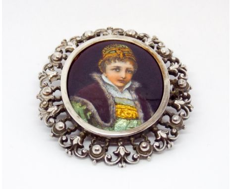 19th Century continental oval silver and enamel brooch with portrait, weighing 14.1g