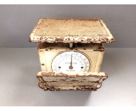 Doctors cast iron 1920's mobile scales (working) 