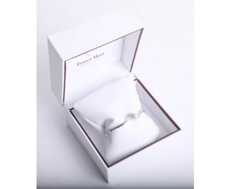 A modern 9ct white gold bangle, Fraser Hart, approx 9.80g