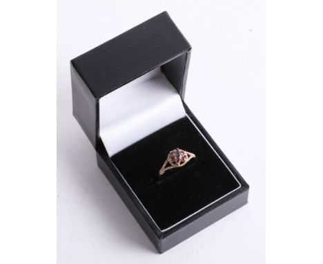 A 9ct gold dress ring.