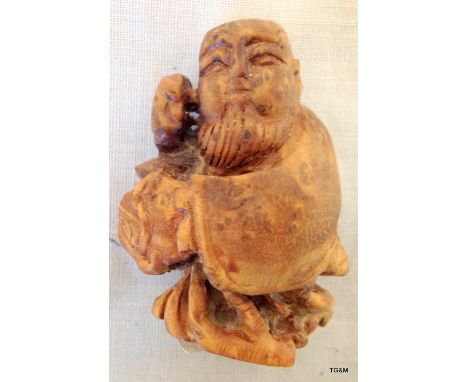 A carved wooden netsuke 5cm