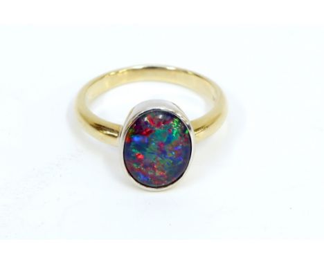 A 9ct gold ladies opal ring size M