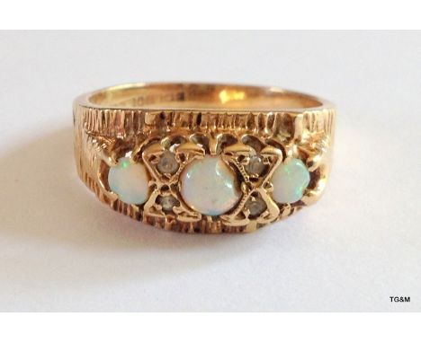 A 9ct gold hallmarked ladies antique opal ring size M