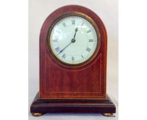 An Edwardian mahogany inlaid dome topped mantle clock 20cm high