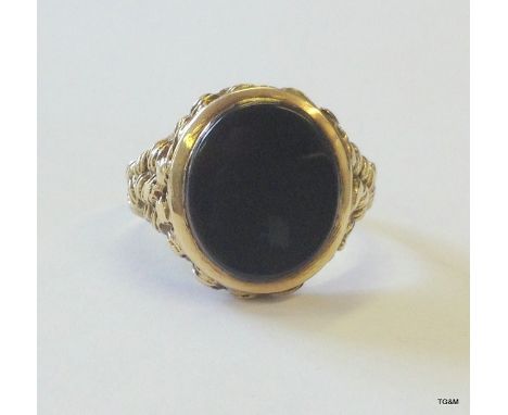 A 9ct gold mans black jet oval stone signet ring size P