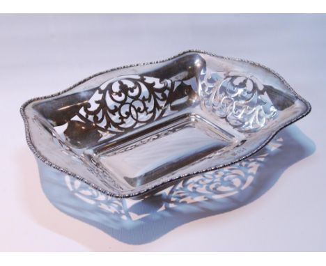 Silver pierced roll dish by Viners, Sheffield 1931, 29.5cm, 434g or 13½oz. 