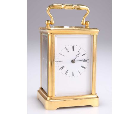A FRENCH BRASS REPEATING CARRIAGE CLOCK c.1900, carrying handle and a white enamel dial with Roman numerals, twin barrel move