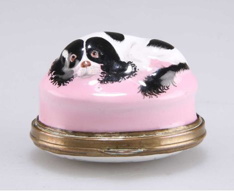 A BILSTON ENAMEL BONBONNIÈRE c.1770, moulded with a Cavalier King Charles Spaniel and printed with a motto. 4.5cm wideOverall