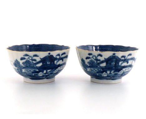 A pair of 19th Chinese porcelain blue and white bowls in lotus shape, decorated with landscape view around the body, Qing per