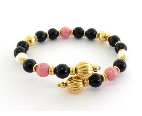A yellow metal (test 14 carat gold), onyx, cultured pearl and rhodochrosite bead bracelet, wire set, open ended, 62mm inner d