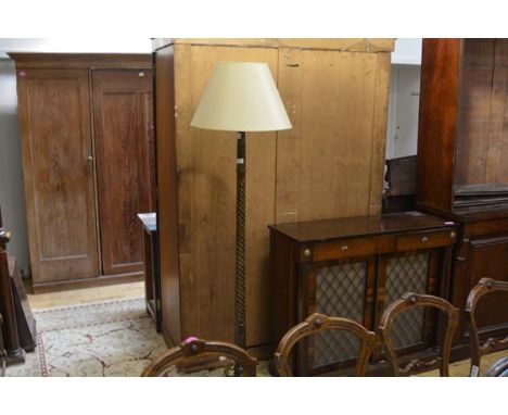 An early 20th century turned oak standard lamp. Exc. fitting 156cm