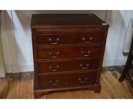 A small George III mahogany chest of drawers, the rectangular top with reeded edge above a dressing slide over four graduated