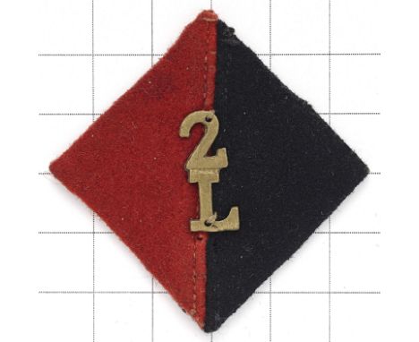2nd Light Battery, 25nd Mountain Brigade Royal Artillery pagri badge, India circa 1927-37. Brass ‘2/L’ sewn on half red, half