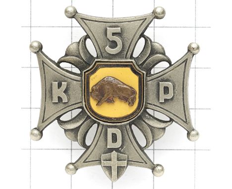 WW2 Polish 5th Kresowa Infantry Division breast badge. Silvered Maltese cross inscribed 5 KPD with 8th Army shield to base. B