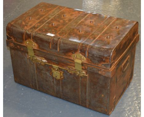 Tin trunk 
