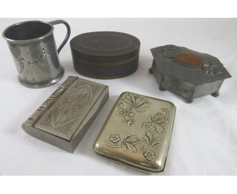 Cigarette case, plated mug & 3 small boxes 