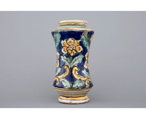 An Italian maiolica albarello, Sicily, 17th C.
H: 17,5 cm
Condition: A hole repaired in the bottom.
 Condition reports and hi
