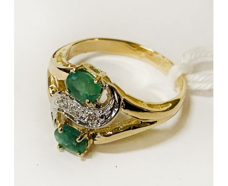 18CT GOLD EMERALD &amp; DIAMOND RING - SIZE O