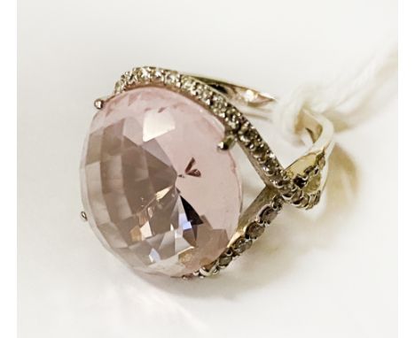 18CT GOLD PINK QUARTZ &amp; DIAMOND CABOUCHON RING - SIZE L
