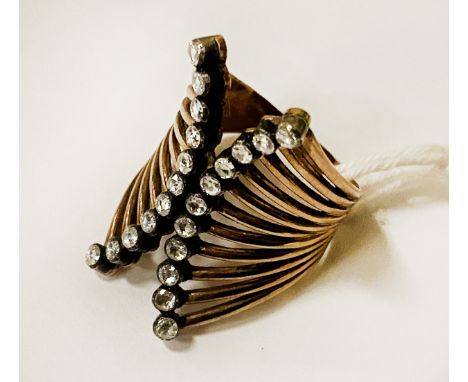 ANTIQUE GOLD &amp; DIAMOND RING - APPROX TOTAL 1 CARAT - SIZE S