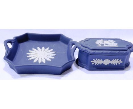 Wedgwood Jasperware Portland blue square tray, D: 12 cm and trinket box, L: 90 mm, no chips or cracks. P&amp;P Group 2 (£18+V