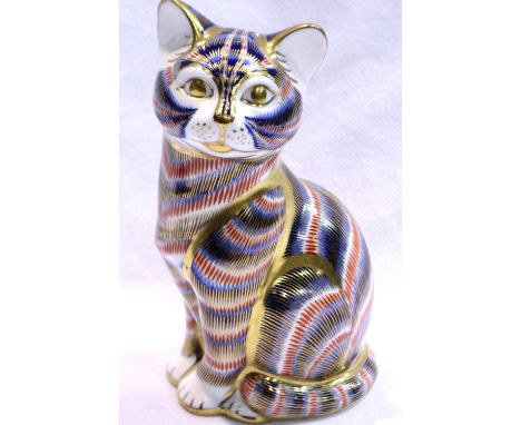 Royal Crown Derby cat, seconds quality, lacking stopper, H: 13 cm, no chips or cracks. P&amp;P Group 1 (£14+VAT for the first