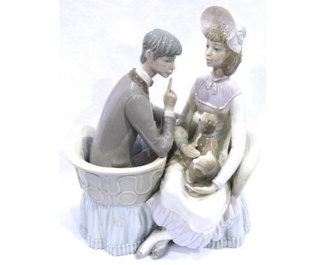 Lladro figural group You and Me, H: 25 cm, slight wear marks but otherwise good, no chips or cracks. P&amp;P Group 3 (£25+VAT
