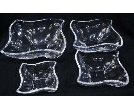 Set of four Villeroy and Boch graduated glass dishes, largest 25 x 25 cm. P&amp;P Group 3 (£25+VAT for the first lot and £5+V