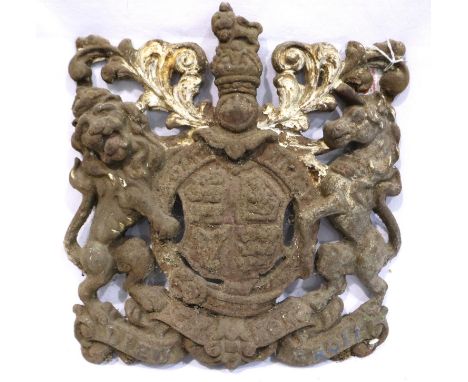 Wrought iron Royal coat of arms, 30 x 30 cm. P&amp;P Group 3 (£25+VAT for the first lot and £5+VAT for subsequent lots) 